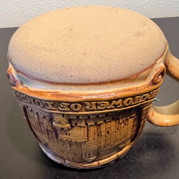 HM TOWER OF LONDON Embossed Pottery Souvenir Mug - Picture 8 of 9